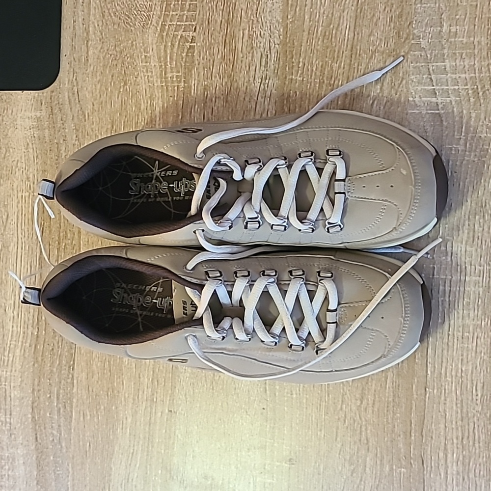 Skechers shape ups size 9.5 brand new
